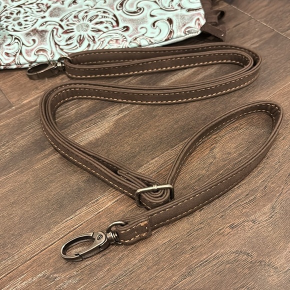 Justin Suede Look Fringe Tooled Sunflower,zip top,adjust/removable strap,pockets - Picture 9 of 10